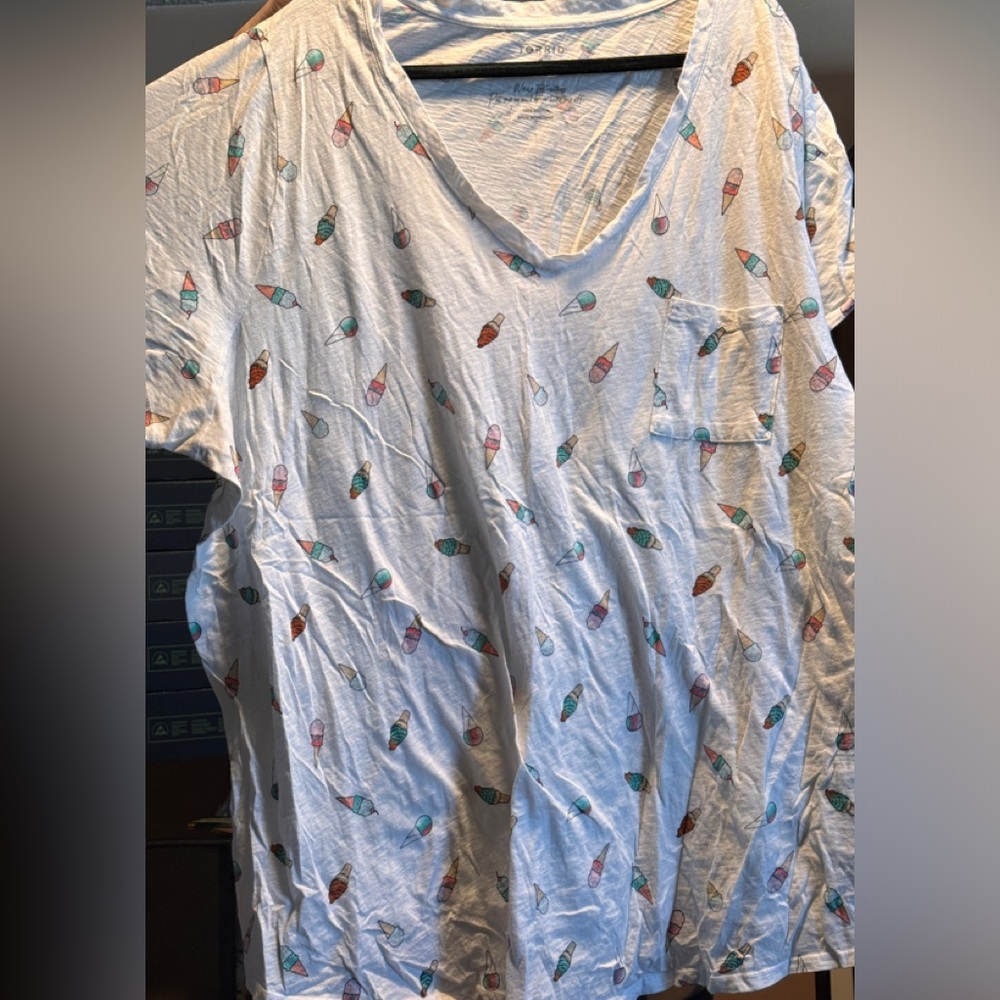 V-neck tee